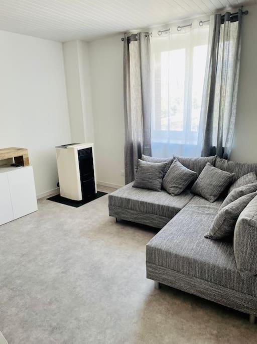 Agreable Maison De Village Avec Balcon Roiffieux Exterior foto