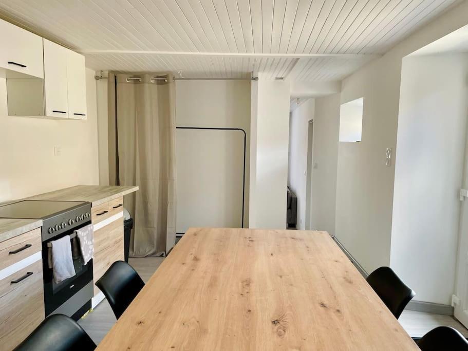 Agreable Maison De Village Avec Balcon Roiffieux Exterior foto